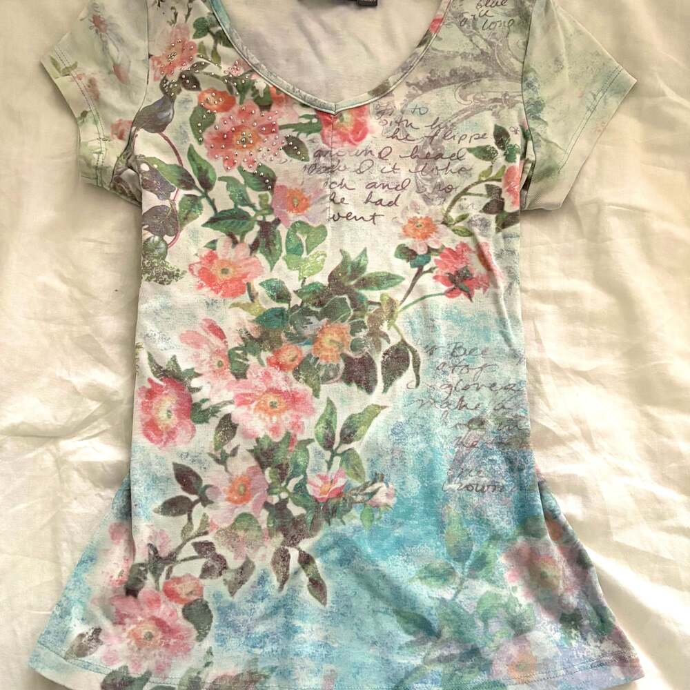 Apt. 9 Y2K Vintage Style Floral Rhinestone V-Neck Tee